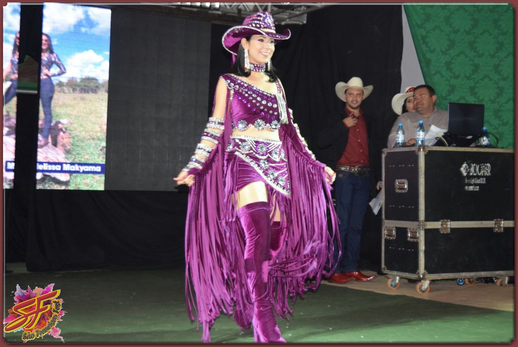 DESFILE DA RAINHA DA EXPOVALE 2019